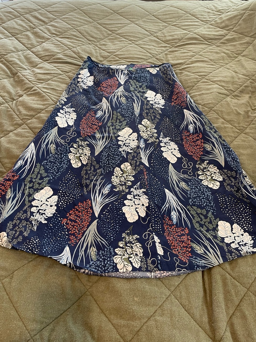 United Colors Of Benetton Navy Floral A-Line Skirt size UK12 (US 8-10)